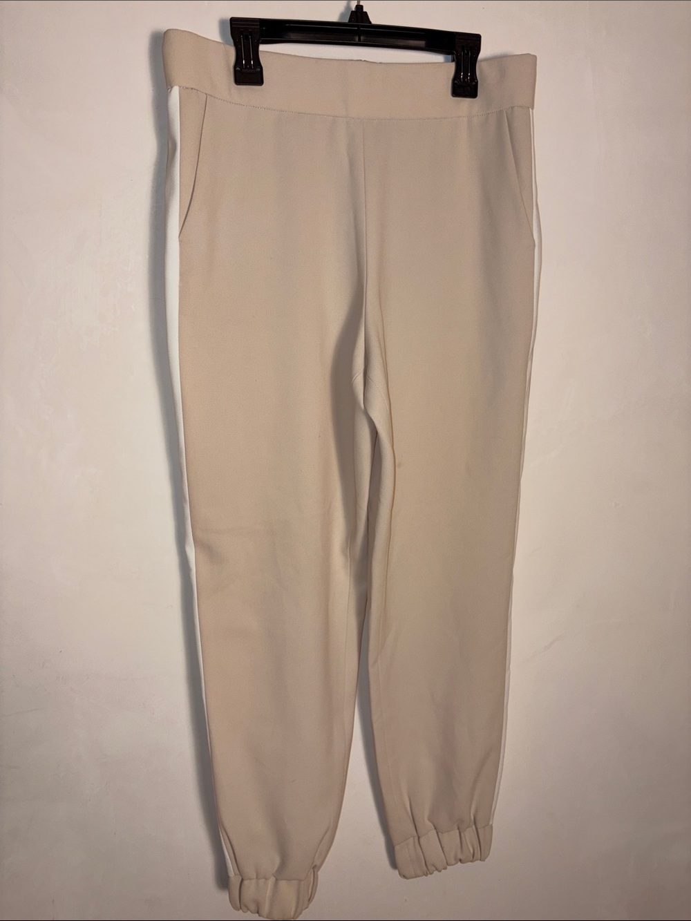 Alice + Olivia Classics Beige Jogger Pants w/ White Stripe - Size Medium